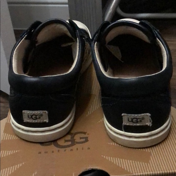 UGG Shoes - Picture 3 of 4